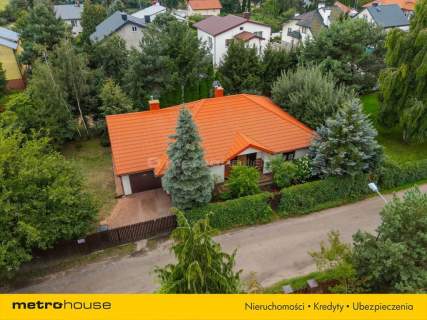 Parterowy dom wolnostojący z kominkiem - 4 pokoje