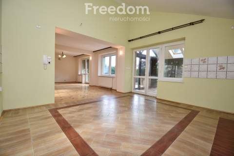 Duży dom 300 m2/3 mieszkania/pod najem/ogród/garaż