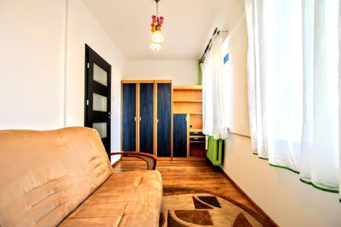 przestrzenne z oddzielną kuchnią, z balkonem