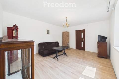 Dom w zielonej i cichej okolicy