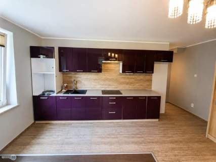3 pokoje, 2 piętro, duży balkon, po remoncie