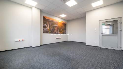 Powierzchnia biurowa z parkingiem - 400m2
