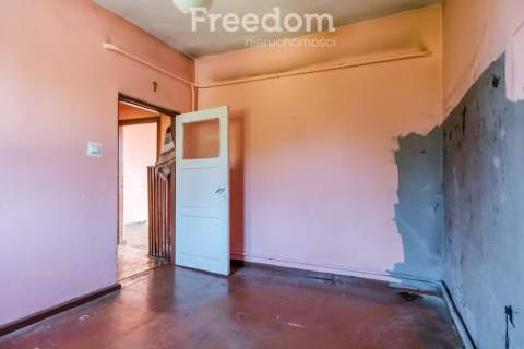 Mieszkanie na pierwszym piętrze w kamienicy