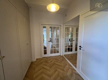 Nowoczesny dom z basenem 210 m2
