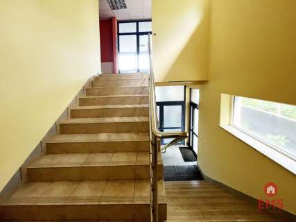 Biuro pod miastem, magazyn, plac
