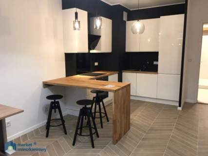 Dwa pokoje z garażem i komórką w apartamentowcu