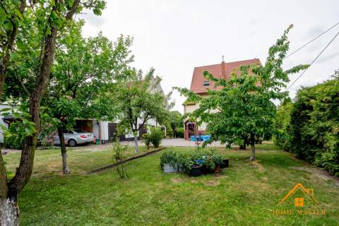 dom pomiędzy dwoma jeziorami