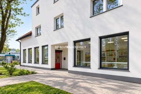 Budynek handlowo-mieszkanly Centrum Skawiny