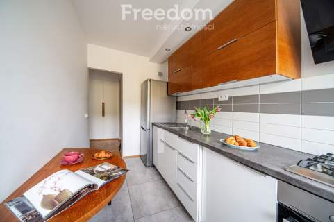 2 POK, GROCHÓW, PIWNICA, BALKON, KOMUNIKACJA