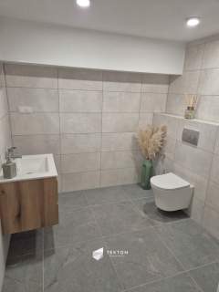 Duży lokal usługowy w centrum w kamienicy premium