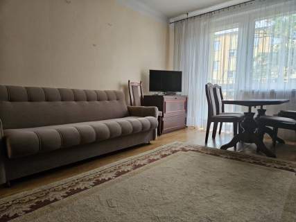 Mieszkanie na pierwszym piętrze w dobrej okolicy