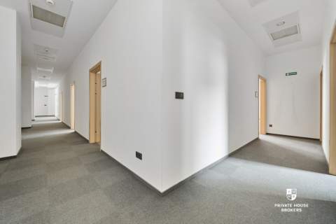 Na wynajem przestronny lokal 260 m2 Rynek 1 piętro