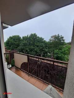 Na sprzedaż przestronne 2-pokojowe mieszkanie z dużym balkonem...
