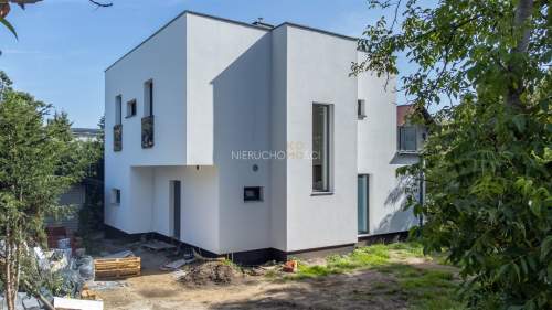 Nowoczesna bryła / Wolnostojący / Działka 700 m2