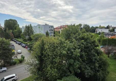Klasyczny układ pomieszczeń na środkowym piętrze