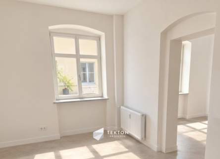 Duży lokal usługowy w centrum w kamienicy premium