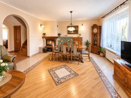 Dom dla rodziny 256 m ogród garaż Klecina
