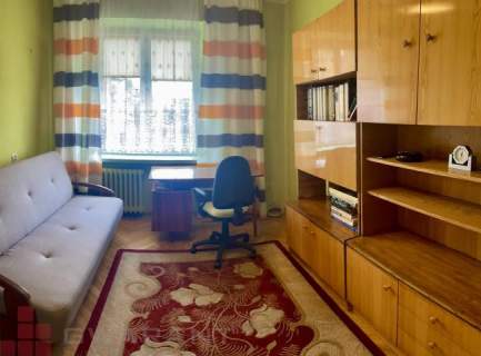 3 pokoje,80 m2-obok Galerii Kazimierz, garaż