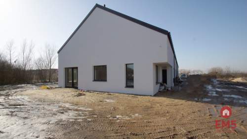 Szeregówka skrajna z działką 750m2