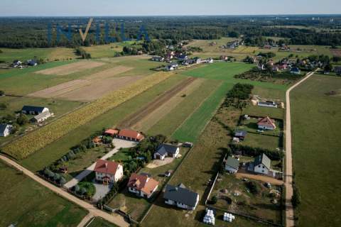 działka budowlana z uzbrojeniem w drodze
