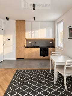 Nowiutkie. Elastyczna umowa. Parking.