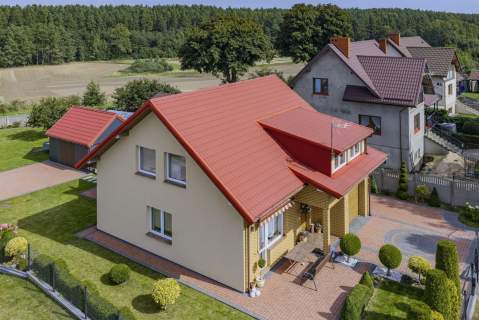 Dom z widokiem na las z dużą działką