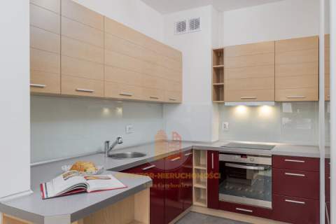 Apartament 2-pokoje, wygodny garaż, komórka na parterze