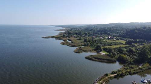 Z SALONU ZA STER JACHTU - DZIAŁKA TUŻ PRZY MARINIE