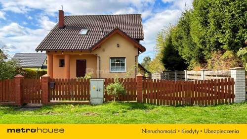 Dom z ogrodem nad morzem z pokojami na wynajem