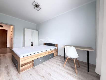 2 POK, osobna kuchnia, balkon, winda, garaż, park.