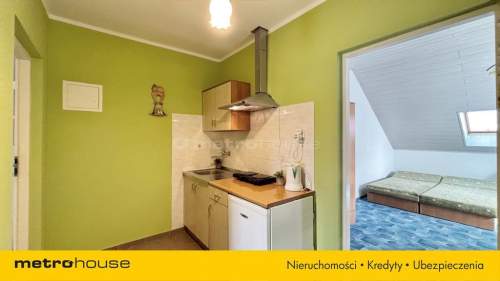 Dom z ogrodem nad morzem z pokojami na wynajem