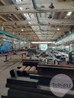 Hala produkcyjna z suwnicami
