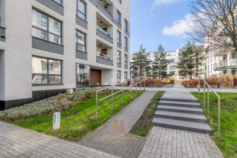 Apartament 2-pokoje, wygodny garaż, komórka na parterze