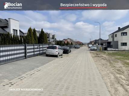 Płaska, słoneczna działka z mediami Rębiechowo