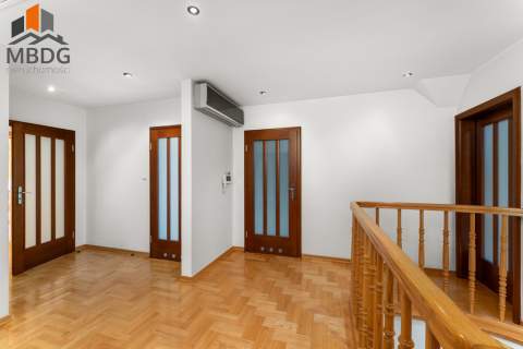 Dom wolnostojący 244 m 6 pokoi 16,2 ara