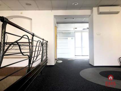 Ścisłe centrum 300 m2 parter plus piętro
