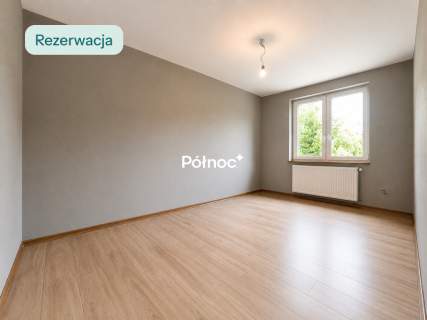 Dom z 35-arową działką i 3 garażami