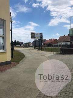 Magazyn, lokal handlowy przy głównej drodze