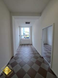 Dwupomieszczeniowe biuro w centrum