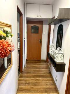 Orzeszkowej/60 mkw.,/balkon/ m. miejskie/piwnica