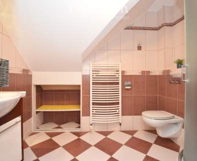 Piękny dom 274 m2, 6 pokoi, 3 łazienki, dz.1027 m2