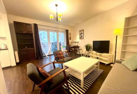 Salon z aneksem i sypialnia, balkon, garaż