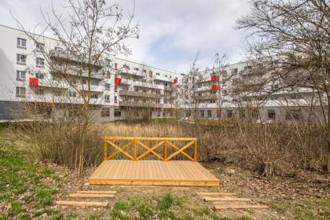 58 m2 z dużym balkonem w zielonej okolicy, parking