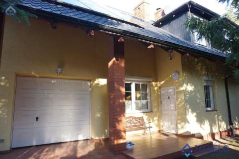 Uroczy dom do zamieszkania lub pod wynajem 