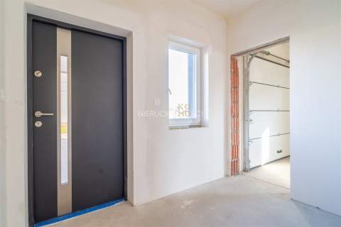 Bliżniak z garażem / Ogród 400 m2 / Duże pokoje