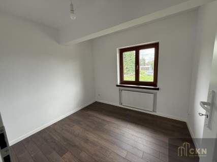 Dom podzielony na 3 mieszkania
