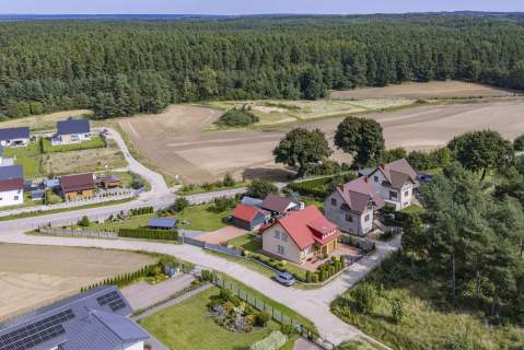 Dom z widokiem na las z dużą działką