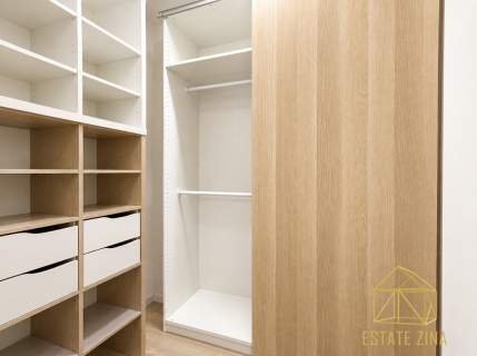 2 POKOJE BALKON 7 M 2 MIEJSCA POSTOJOWE KOMÓRKA 6 M