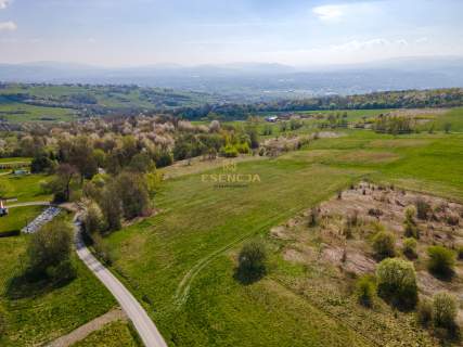 Działka budowlana z widokiem na Nowy Sącz i góry