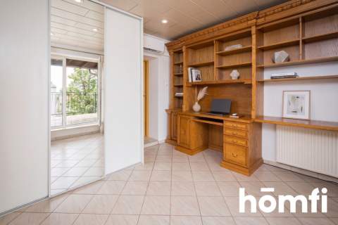 Penthouse z fotowoltaika i szklanym sufitem